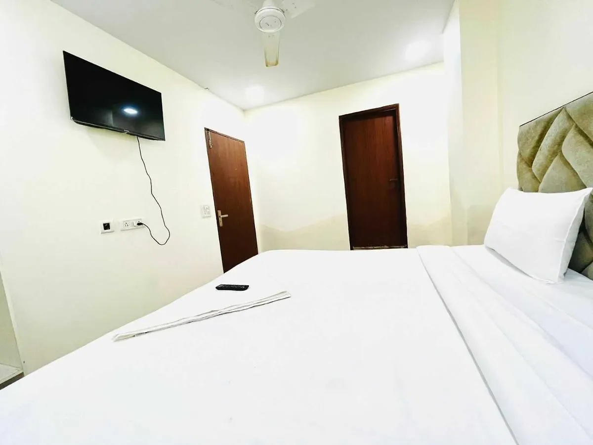 Oyo 80984E Kc Hotel Δελχί 3*,