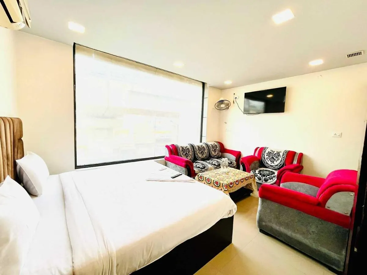 Oyo 80984E Kc Hotel Δελχί