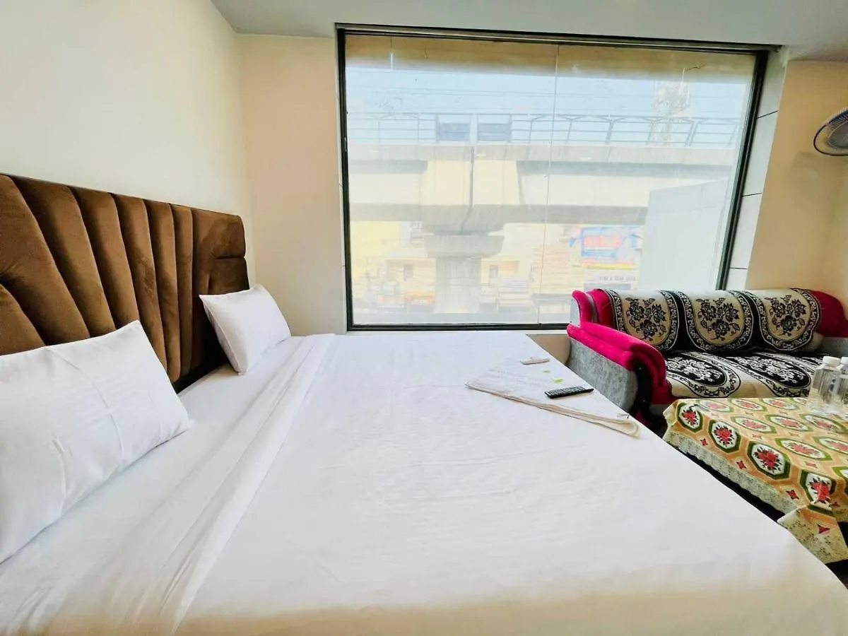 Oyo 80984E Kc Hotel Δελχί 3*,  Ινδία