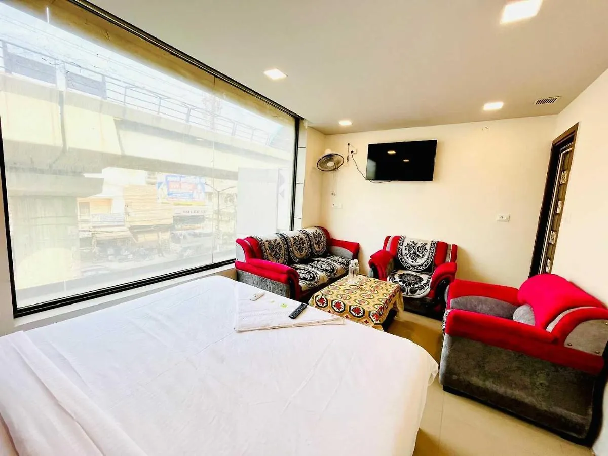 Oyo 80984E Kc Hotel Δελχί